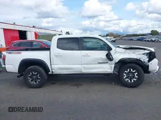 2023 Toyota Tacoma SR z VIN 3TMCZ5AN0PM541700, wystawiony jako IAAI lot #41819408 z przebiegiem 14 216 mil mil oraz . Historia ofert i sprzedaży dostępna na DreamBid. Obrazek 14.