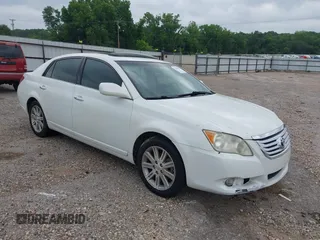 2008 Toyota Avalon XL z VIN 4T1BK36B08U298854, wystawiony jako IAAI lot #42254881 z przebiegiem 278 044 mil mil oraz . Historia ofert i sprzedaży dostępna na DreamBid. Obrazek 1.