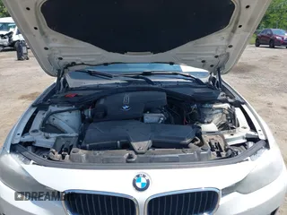 2013 BMW 3 Series 328i xDrive z VIN WBA3B3C56DF532787, wystawiony jako IAAI lot #42680965 z przebiegiem 152 352 mil mil oraz . Historia ofert i sprzedaży dostępna na DreamBid. Obrazek 10.