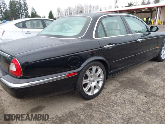 2004 Jaguar XJ with VIN SAJWA71C94SG29019, listed as a IAAI auction lot 41664978 with 133,546 mi miles. Bid and sale history available at carsss.com. Image 4.