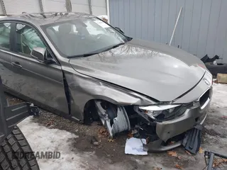 2016 BMW 3 Series 320i xDrive z VIN WBA8E5G5XGNU20345, wystawiony jako IAAI lot #41450461 z przebiegiem 155 607 mil mil oraz . Historia ofert i sprzedaży dostępna na DreamBid. Obrazek 6.