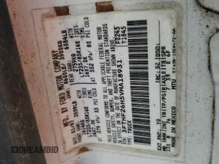 1997 Ford F-250 z VIN 3FTHF26H5VMA18931, wystawiony jako Copart lot #57015965 z przebiegiem 244 027 mil mil oraz Czysty tytuł • Clean title. Historia ofert i sprzedaży dostępna na DreamBid. Obrazek 12.