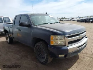 2011 Chevrolet Silverado 1500 LT with VIN 1GCRCSE06BZ210670, listed as a IAAI auction lot 41731033 with 259,099 mi miles. Bid and sale history available at carsss.com. Image 1.