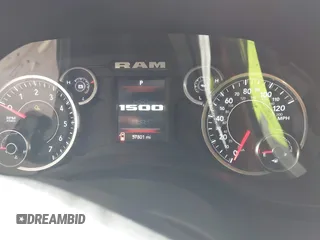 2019 Ram 1500 Big Horn z VIN 1C6SRFFT5KN762580, wystawiony jako IAAI lot #41858654 z przebiegiem 57 801 mil mil oraz . Historia ofert i sprzedaży dostępna na DreamBid. Obrazek 7.