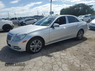 2011 Mercedes-Benz E 350 Luxury z VIN WDDHF8HB1BA303328, wystawiony jako Copart lot #54159775 z przebiegiem 116 565 mil mil oraz Szkoda całkowita • Salvage title. Historia ofert i sprzedaży dostępna na DreamBid. Obrazek 1.
