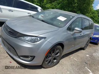 2018 Chrysler Pacifica Touring L with VIN 2C4RC1BG5JR165418, listed as a IAAI auction lot 42143241 with 157,768 mi miles and . Bid and sale history available at DreamBid. Image 2.