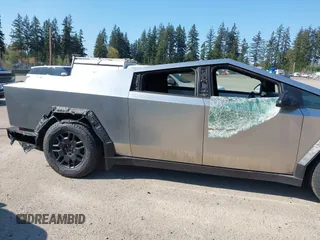 2024 Tesla Cybertruck Cyberbeast z VIN 7G2CEHEEXRA038555, wystawiony jako IAAI lot #42047963 z przebiegiem 14 mil mil oraz . Historia ofert i sprzedaży dostępna na DreamBid. Obrazek 6.