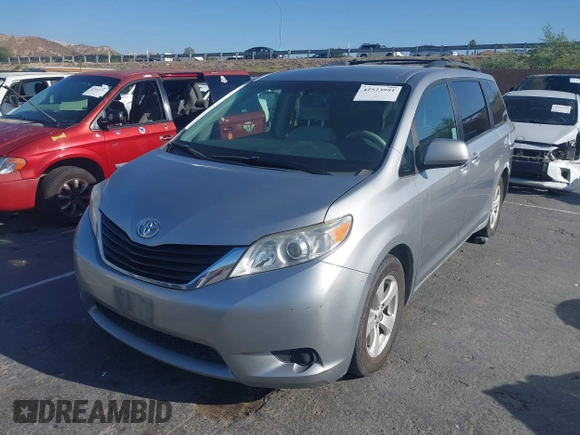 2011 Toyota Sienna LE AAS z VIN 5TDKK3DC8BS163200, wystawiony jako IAAI lot #42523991 z przebiegiem 260 470 mil mil oraz . Historia ofert i sprzedaży dostępna na DreamBid. Obrazek 18.