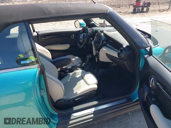 2016 MINI Convertible z VIN WMWWG5C53G3C18842, wystawiony jako IAAI lot #41864596 z przebiegiem 91 253 mil mil oraz . Historia ofert i sprzedaży dostępna na DreamBid. Obrazek 5.