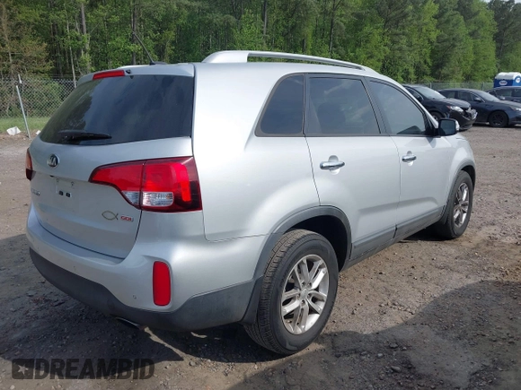 2015 Kia Sorento LX with VIN 5XYKT4A66FG604410, listed as a IAAI auction lot 42012639 with 80,765 mi miles. Bid and sale history available at carsss.com. Image 4.