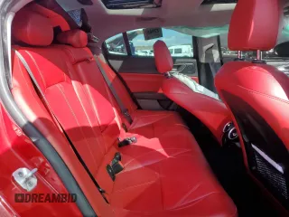 2017 Alfa Romeo Giulia z VIN ZARFAEBN7H7537325, wystawiony jako Copart lot #47110115 z przebiegiem Nie podano mil oraz Szkoda całkowita • Salvage title. Historia ofert i sprzedaży dostępna na DreamBid. Obrazek 10.
