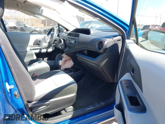 2013 Toyota Prius One z VIN JTDKDTB33D1555756, wystawiony jako IAAI lot #41962684 z przebiegiem Nie podano mil oraz . Historia ofert i sprzedaży dostępna na DreamBid. Obrazek 5.
