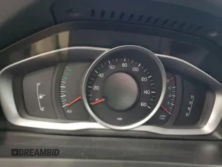 2018 Volvo S60 Dynamic z VIN YV140MTLXJ2450852, wystawiony jako Copart lot #53932485 z przebiegiem Nie podano mil oraz Szkoda całkowita • Salvage title. Historia ofert i sprzedaży dostępna na DreamBid. Obrazek 9.