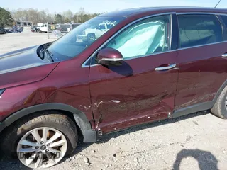 2020 Kia Sorento LX with VIN 5XYPG4A38LG658867, listed as a IAAI auction lot 41904018 with 48,499 mi miles. Bid and sale history available at carsss.com. Image 6.