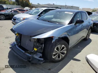 2023 Lexus RZ 450e Premium z VIN JTJAAAAB3PA000731, wystawiony jako Copart lot #57350214 z przebiegiem 7642 mil mil oraz Szkody całkowita. Historia ofert i sprzedaży dostępna na DreamBid. Obrazek 1.