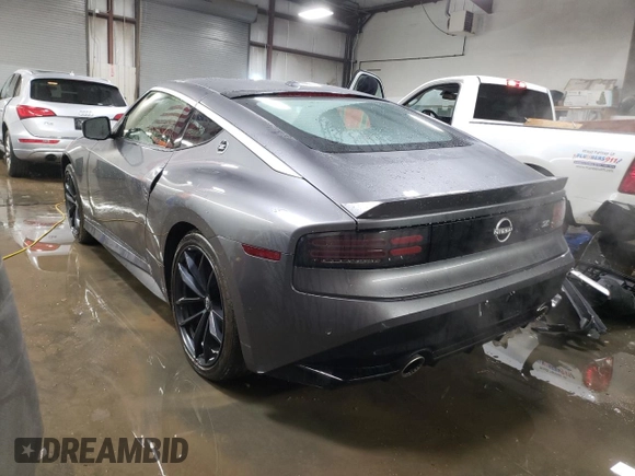 2024 Nissan Z Performance z VIN JN1BZ4BH4RM362110, wystawiony jako Copart lot #80097174 z przebiegiem 2 745 mil mil oraz Szkoda całkowita • Salvage title. Historia ofert i sprzedaży dostępna na DreamBid. Obrazek 2.