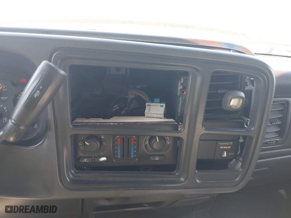 2003 Chevrolet Silverado 1500 LS with VIN 2GCEC19V631320403, listed as a IAAI auction lot 41441413 with 245,993 mi miles. Bid and sale history available at carsss.com. Image 6.