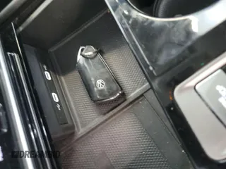 2024 Volkswagen Atlas SE с VIN 1V2HR2CAXRC555931, выставлен на аукционе IAAI как лот 42791731 с пробегом 26 459 миль миль и . История ставок и продаж доступна на DreamBid. Изображение 4.