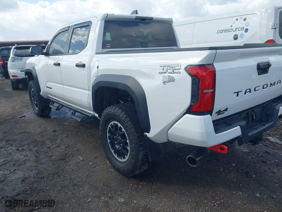 2024 Toyota Tacoma 4WD SR5 with VIN 3TYLB5JN8RT041814, listed as a IAAI auction lot 41714709 with 2,818 mi miles. Bid and sale history available at carsss.com. Image 3.