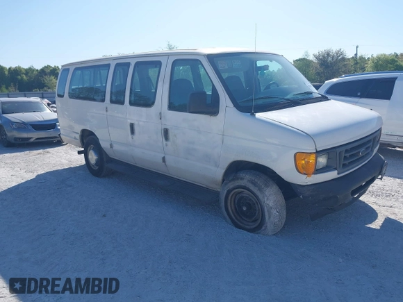 2004 Ford Econoline Passenger XL with VIN 1FBSS31L04HB18896, listed as a IAAI auction lot 42038029 with 252,825 mi miles. Bid and sale history available at carsss.com. Image 1.