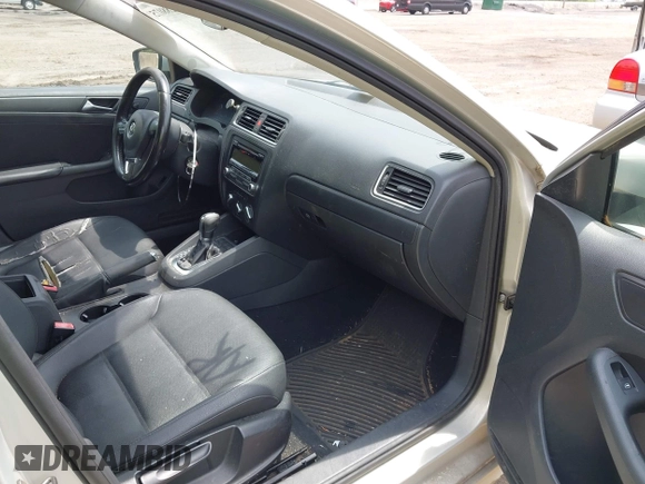2011 Volkswagen Jetta SE with VIN 3VWDX7AJ0BM367281, listed as a IAAI auction lot 42288075 with 247,916 mi miles and . Bid and sale history available at DreamBid. Image 5.