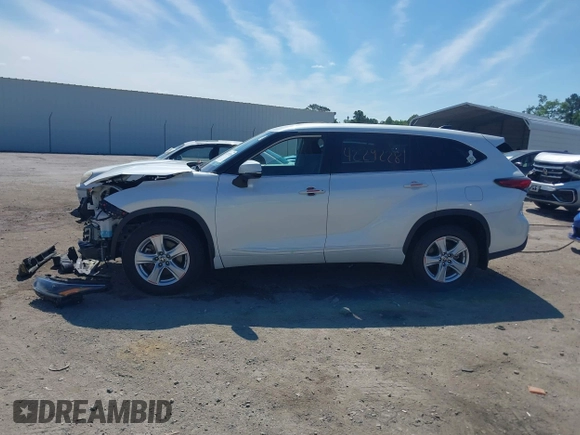 2022 Toyota Highlander L z VIN 5TDCZRBHXNS184202, wystawiony jako IAAI lot #42292281 z przebiegiem 15 141 mil mil oraz . Historia ofert i sprzedaży dostępna na DreamBid. Obrazek 15.
