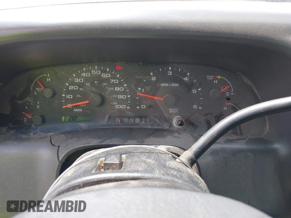 2003 Ford F-250 XL z VIN 1FTNW20L83EB89353, wystawiony jako IAAI lot #42127178 z przebiegiem 257 245 mil mil oraz . Historia ofert i sprzedaży dostępna na DreamBid. Obrazek 7.
