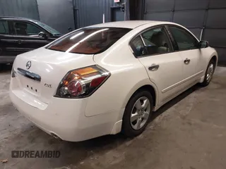 2010 Nissan Altima 2.5 S with VIN 1N4AL2AP8AN533209, listed as a IAAI auction lot 42162097 with 123,656 mi miles. Bid and sale history available at carsss.com. Image 4.