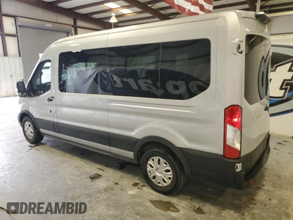 2022 Ford Transit Passenger XL z VIN 1FBAX2C82NKA19694, wystawiony jako Copart lot #51390845 z przebiegiem 61 791 mil mil oraz Czysty tytuł • Clean title. Historia ofert i sprzedaży dostępna na DreamBid. Obrazek 2.