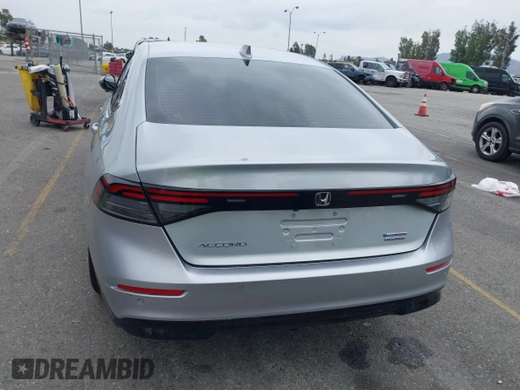 2024 Honda Accord Touring z VIN 1HGCY2F87RA082705, wystawiony jako IAAI lot #42194619 z przebiegiem 7 896 mil mil oraz . Historia ofert i sprzedaży dostępna na DreamBid. Obrazek 16.