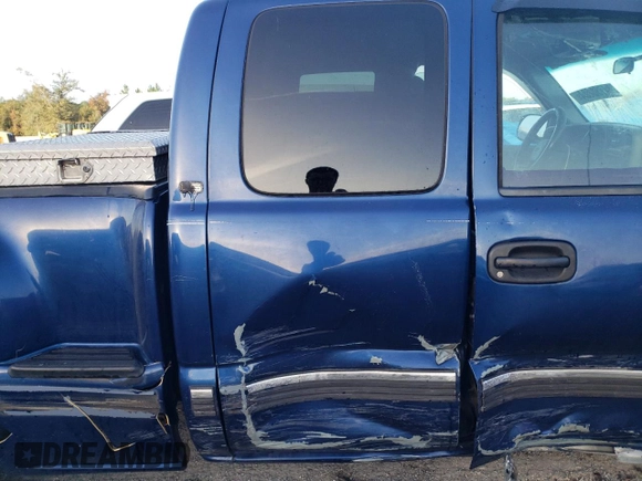 2000 Chevrolet Silverado 1500 with VIN 2GCEC19V8Y1352258, listed as a Copart auction lot 84738234 with 298,405 mi miles and Salvage Title. Bid and sale history available at carsss.com. Image 10.