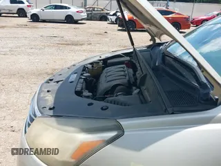 2013 Chevrolet Traverse LT z VIN 1GNKRGKD7DJ135457, wystawiony jako IAAI lot #42769880 z przebiegiem 230 790 mil mil oraz . Historia ofert i sprzedaży dostępna na DreamBid. Obrazek 13.