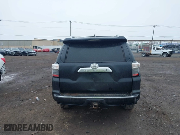 2018 Toyota 4Runner SR5 z VIN JTEBU5JR2J5579001, wystawiony jako IAAI lot #41996934 z przebiegiem 69 066 mil mil oraz . Historia ofert i sprzedaży dostępna na DreamBid. Obrazek 17.