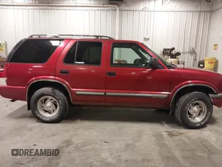 2000 Chevrolet Blazer LT z VIN 1GNDT13W1Y2358746, wystawiony jako IAAI lot #41541071 z przebiegiem 205 532 mil mil oraz . Historia ofert i sprzedaży dostępna na DreamBid. Obrazek 13.