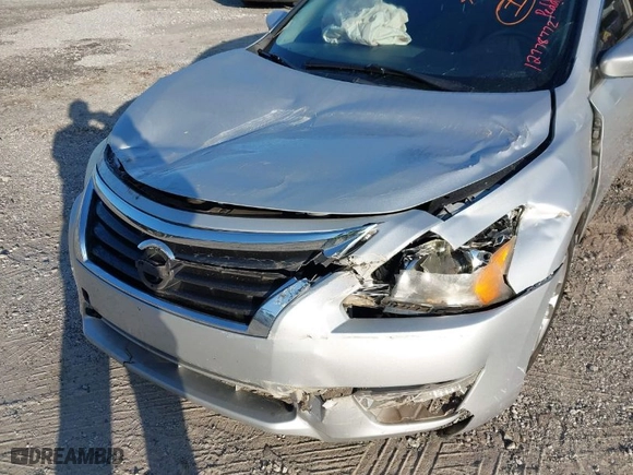 2015 Nissan Altima 2.5 S with VIN 1N4AL3AP2FC585041, listed as a IAAI auction lot 42014898 with 109,981 mi miles. Bid and sale history available at carsss.com. Image 6.