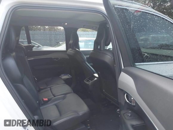 2021 Volvo XC90 Momentum z VIN YV4102PK6M1737322, wystawiony jako IAAI lot #41159908 z przebiegiem 41 138 mil mil oraz . Historia ofert i sprzedaży dostępna na DreamBid. Obrazek 8.