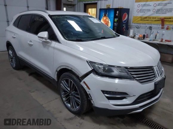 2016 Lincoln MKC Reserve z VIN 5LMTJ3DH6GUJ11160, wystawiony jako IAAI lot #41802010 z przebiegiem 96 861 mil mil oraz . Historia ofert i sprzedaży dostępna na DreamBid. Obrazek 1.