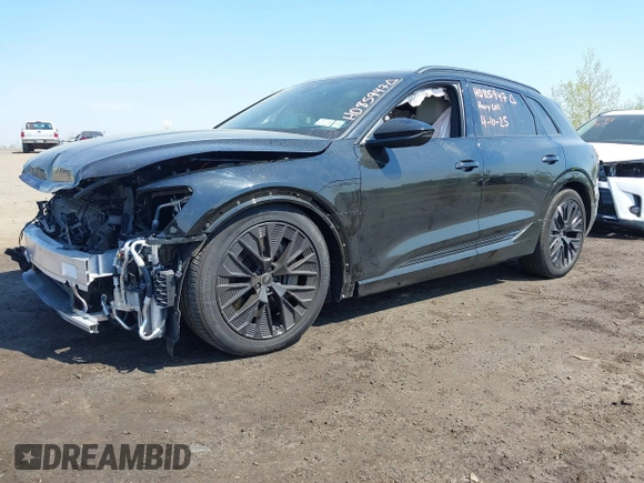 2024 Audi Q8 e-tron Prestige z VIN WA16ABGE6RB005963, wystawiony jako IAAI lot #42067970 z przebiegiem 7 113 mil mil oraz . Historia ofert i sprzedaży dostępna na DreamBid. Obrazek 2.