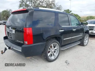 2008 Cadillac Escalade with VIN 1GYEC63888R129574, listed as a IAAI auction lot 41597502 with 274,518 mi miles. Bid and sale history available at carsss.com. Image 4.