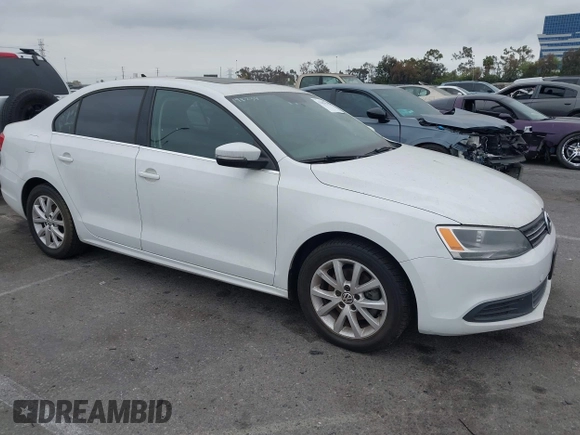 2014 Volkswagen Jetta Sedan SE w/Connectivity/Sunroof PZEV with VIN 3VWD17AJ6EM420961, listed as a IAAI auction lot 42107575 with 198,329 mi miles. Bid and sale history available at carsss.com. Image 1.