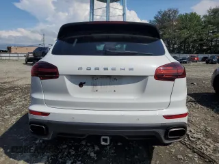 2017 Porsche Cayenne z VIN WP1AA2A23HKA80342, wystawiony jako Copart lot #60908035 z przebiegiem 61 583 mil mil oraz Szkoda całkowita • Salvage title. Historia ofert i sprzedaży dostępna na DreamBid. Obrazek 6.