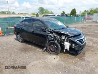 2016 Nissan Versa S z VIN 3N1CN7AP5GL855411, wystawiony jako IAAI lot #42198853 z przebiegiem 75 900 mil mil oraz . Historia ofert i sprzedaży dostępna na DreamBid. Obrazek 1.