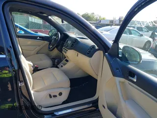2014 Volkswagen Tiguan S z VIN WVGBV3AX5EW560393, wystawiony jako IAAI lot #42105203 z przebiegiem 102 001 mil mil oraz . Historia ofert i sprzedaży dostępna na DreamBid. Obrazek 5.