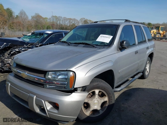 2007 Chevrolet TrailBlazer LS with VIN 1GNDS13S172110589, listed as a IAAI auction lot 41919212 with 168,053 mi miles. Bid and sale history available at carsss.com. Image 2.