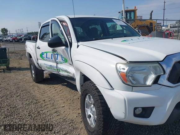 2014 Toyota Tacoma PreRunner with VIN 3TMJU4GN7EM158230, listed as a IAAI auction lot 40010521 with 145,185 mi miles. Bid and sale history available at carsss.com. Image 6.