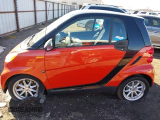 2008 Smart fortwo Pure z VIN WMEEJ31X28K122571, wystawiony jako IAAI lot #41680541 z przebiegiem 63 673 mil mil oraz . Historia ofert i sprzedaży dostępna na DreamBid. Obrazek 14.
