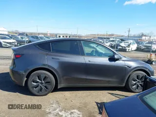 2024 Tesla Model Y Long Range with VIN 7SAYGDEE4RF149457, listed as a IAAI auction lot 41700922 with Not Provided miles. Bid and sale history available at carsss.com. Image 13.