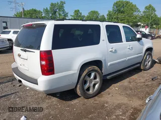 2007 Chevrolet Suburban LT with VIN 3GNFK16397G116032, listed as a IAAI auction lot 42391864 with 226,280 mi miles and . Bid and sale history available at DreamBid. Image 4.