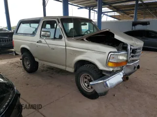 1996 Ford Bronco XL z VIN 1FMEU15N0TLB63427, wystawiony jako Copart lot #82779084 z przebiegiem 175 679 mil mil oraz Szkoda całkowita • Salvage title. Historia ofert i sprzedaży dostępna na DreamBid. Obrazek 4.