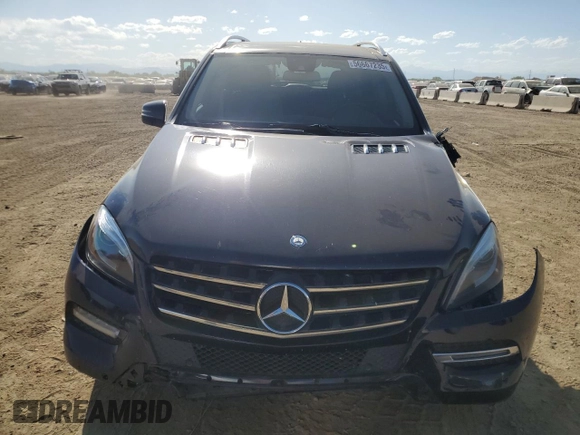 2014 Mercedes-Benz M 350 z VIN 4JGDA5HB1EA284141, wystawiony jako Copart lot #56667235 z przebiegiem 271 236 mil mil oraz Szkoda całkowita • Salvage title. Historia ofert i sprzedaży dostępna na DreamBid. Obrazek 5.